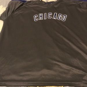 Men’s Chicago Cubs shirt
